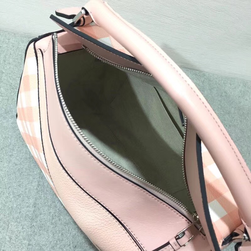 Loewe 小格紋粒面小牛皮Puzzle Gingham Bag Salmon