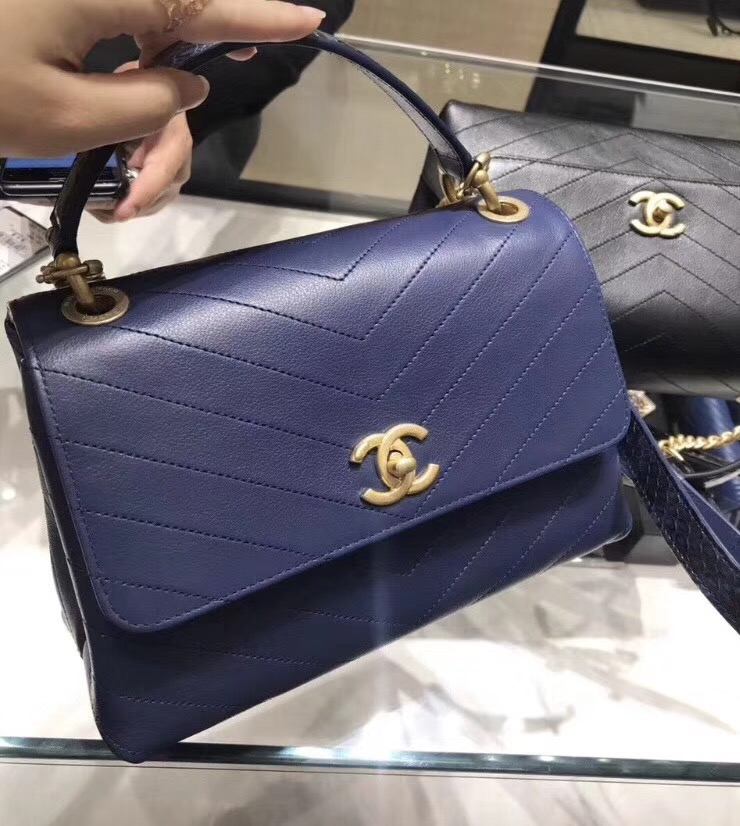 Chanel 2018春夏款口蓋包Flap bag 黑色顆粒壓花小牛皮、錦蛇皮