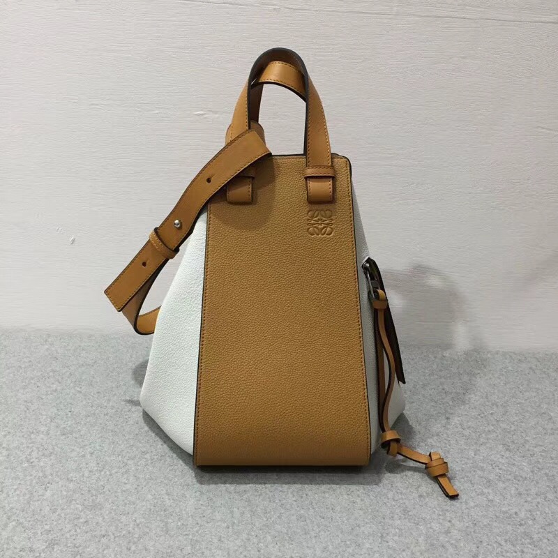 loewe Hammock手袋柔軟粒面小牛皮Medium Bag Soft White/Amber