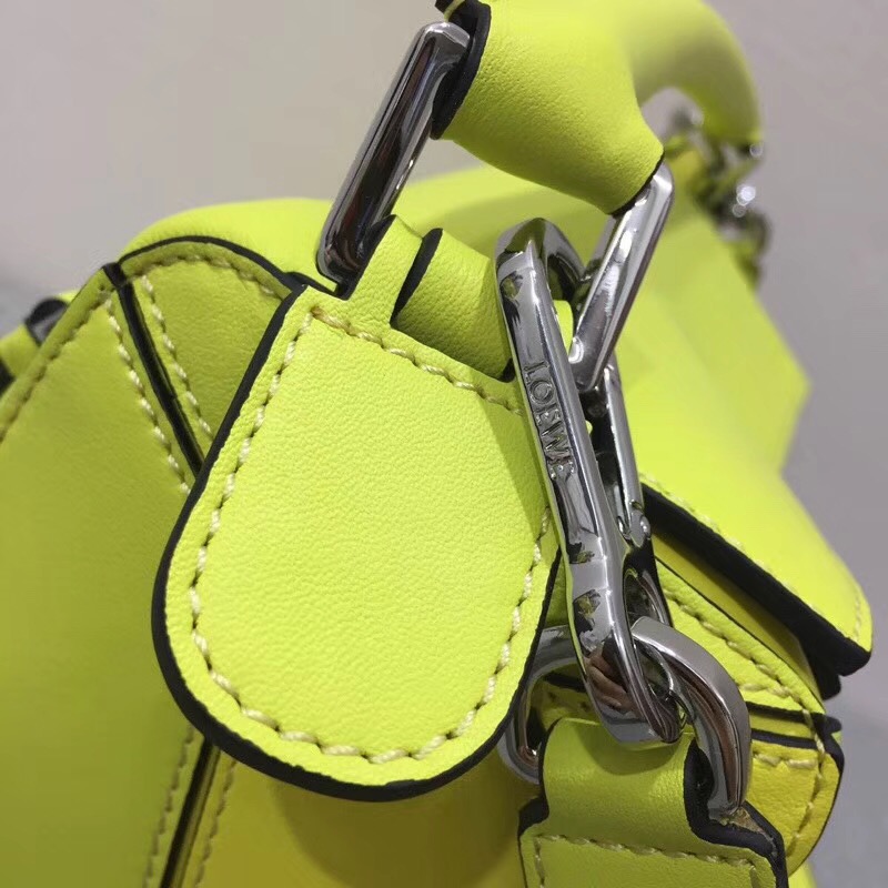 Loewe的明星包經典小牛皮精制而成 Puzzle Bag yellow multitone