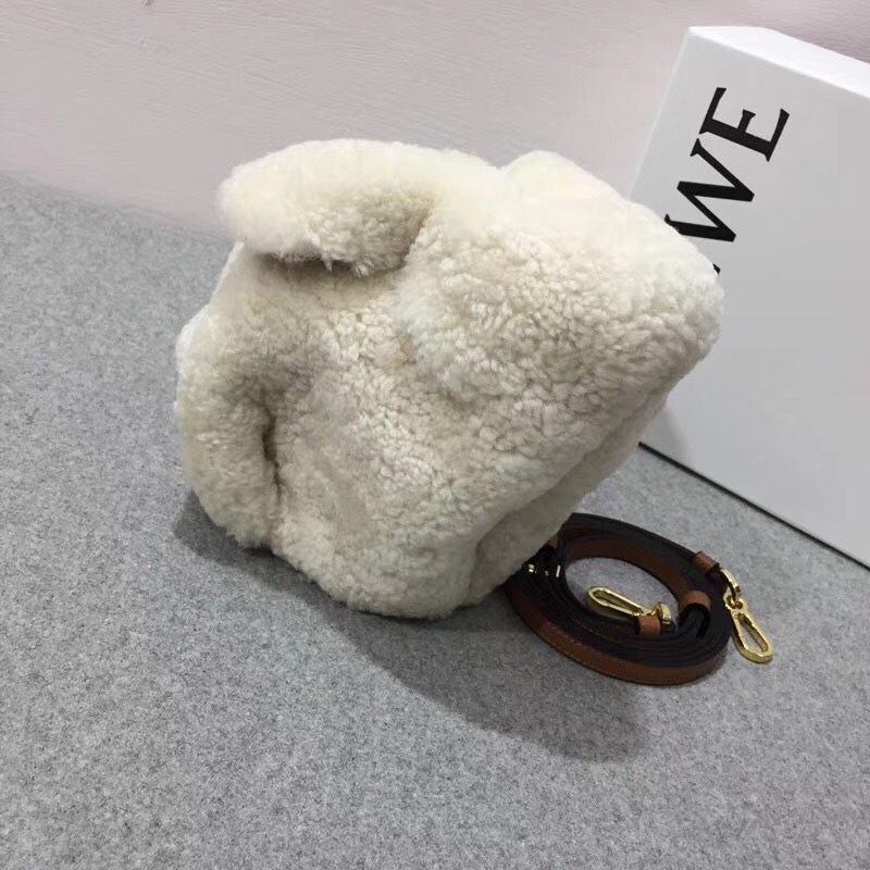 loewe shearling Bunny Mini Bag 原色 羊毛活潑的兔子包袋