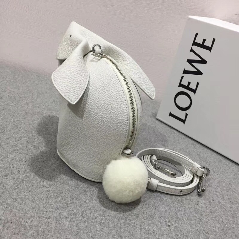 Loewe 兔子形迷妳包軟顆粒的小牛 Bunny Mini Bag 白色