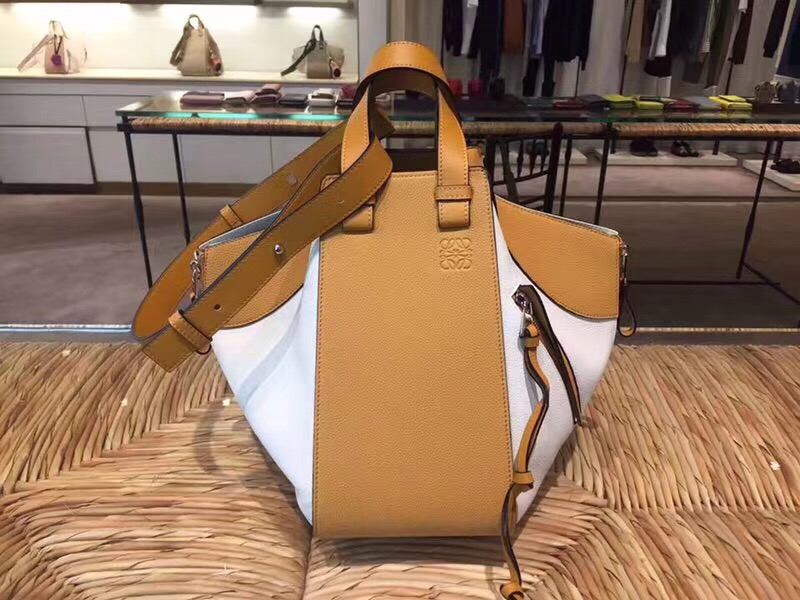 loewe Hammock手袋柔軟粒面小牛皮Medium Bag Soft White/Amber