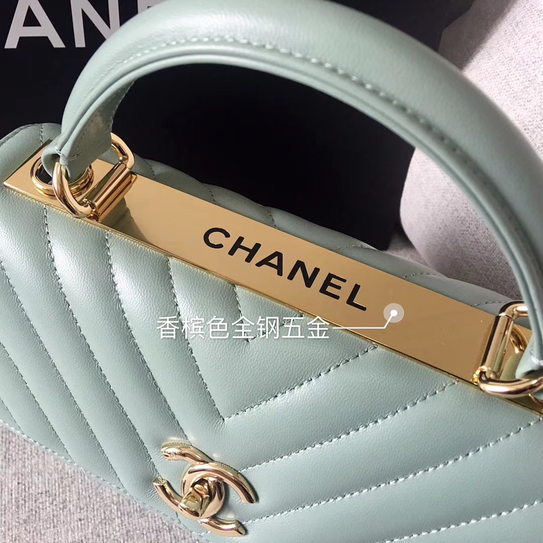 2018春夏系款 绿色羊皮 小號口蓋包配以手柄Small flap bag with top handle