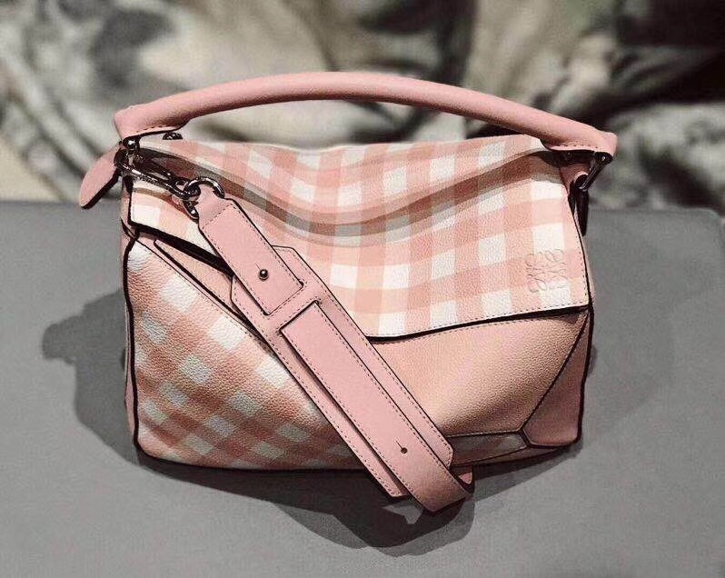 Loewe 小格紋粒面小牛皮Puzzle Gingham Bag Salmon