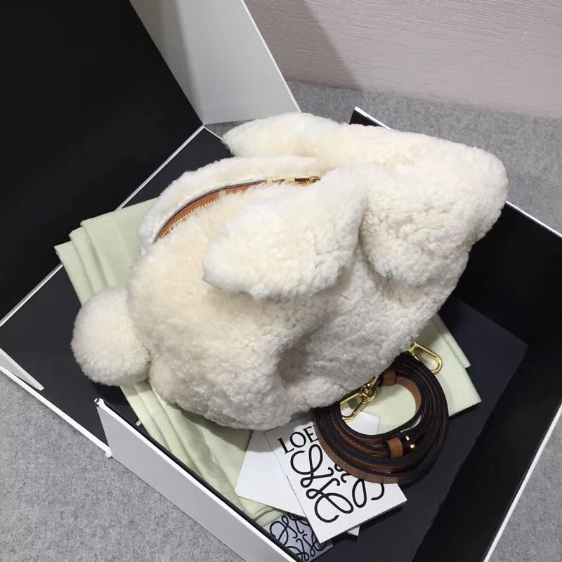 loewe shearling Bunny Mini Bag 原色 羊毛活潑的兔子包袋