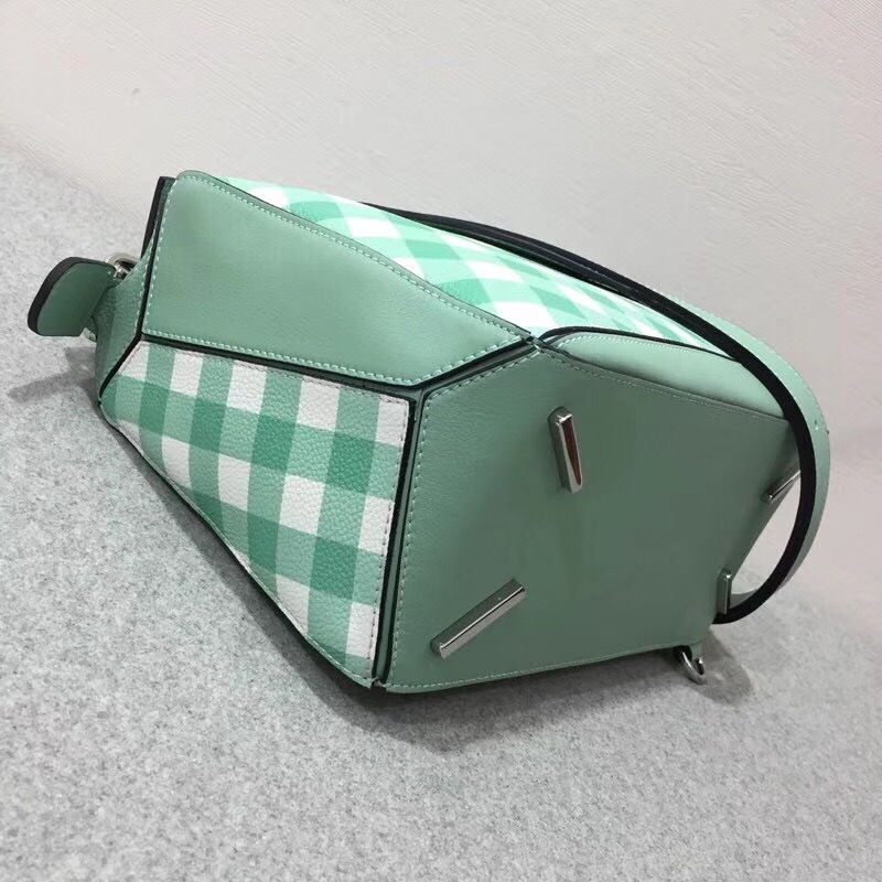 Loewe柔軟粒面小牛皮Puzzle Gingham Bag sea-water green