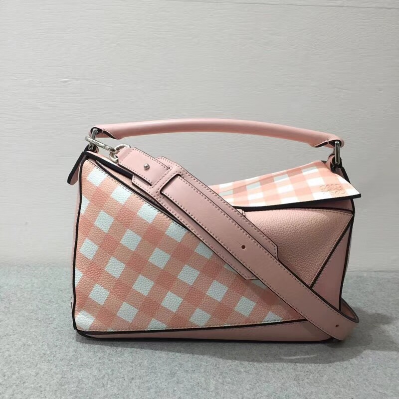 Loewe 小格紋粒面小牛皮Puzzle Gingham Bag Salmon