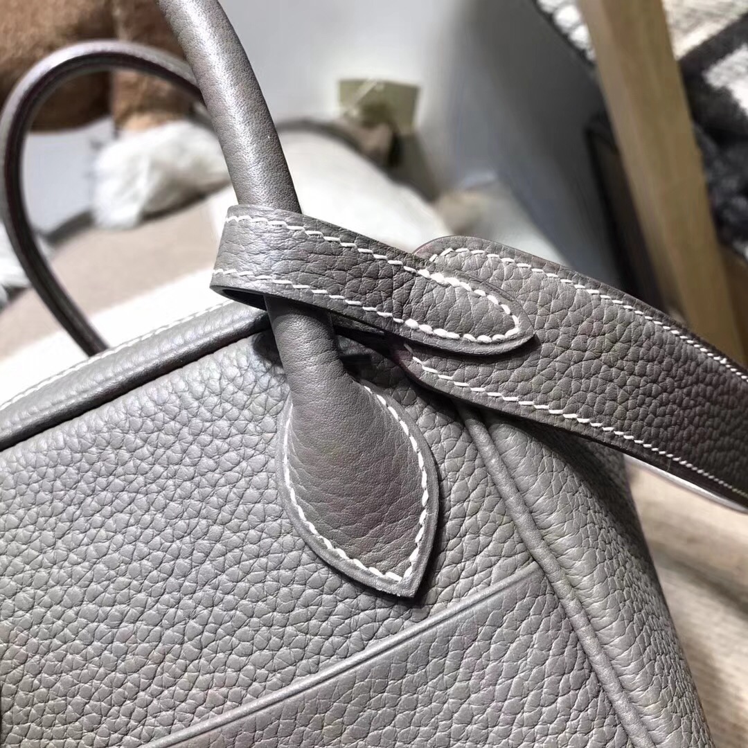 Hermes最具名媛風的包袋 Lindy 26cm CK81 Etoupe 銀扣 氣質高冷的深灰色
