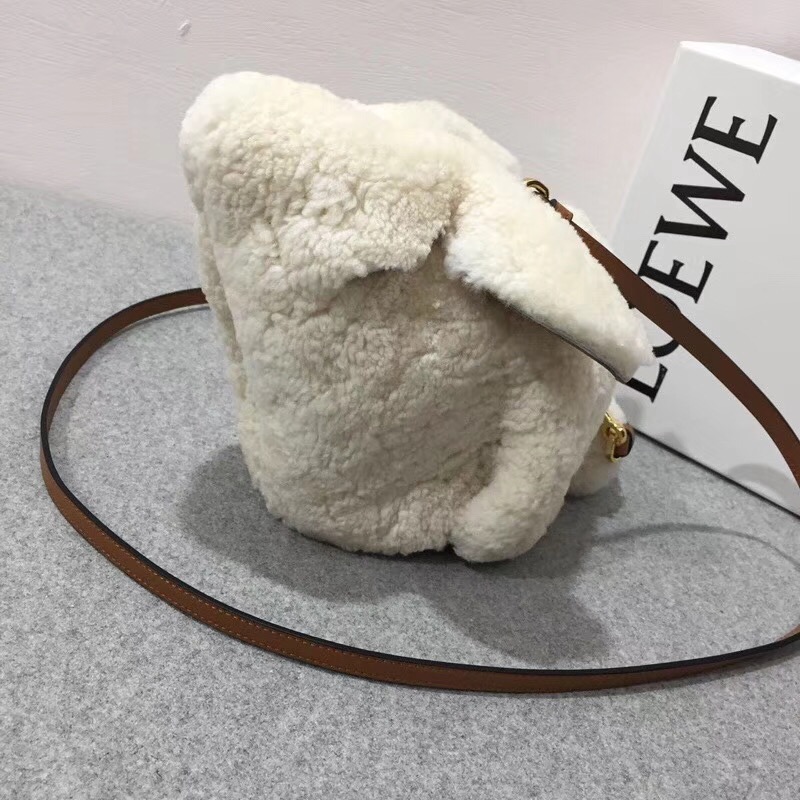 loewe shearling Bunny Mini Bag 原色 羊毛活潑的兔子包袋