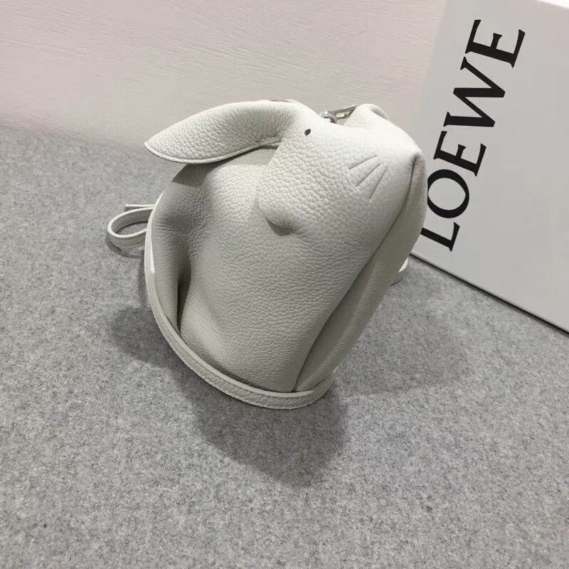 Loewe 兔子形迷妳包軟顆粒的小牛 Bunny Mini Bag 白色