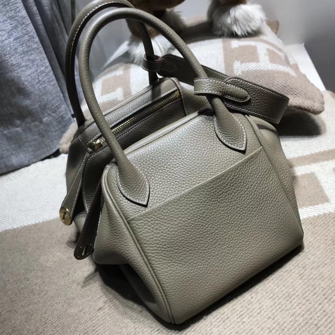 Hermes最具名媛風範的包袋 Lindy bag 30cm Togo CK18 Etoupe大象灰金扣金屬