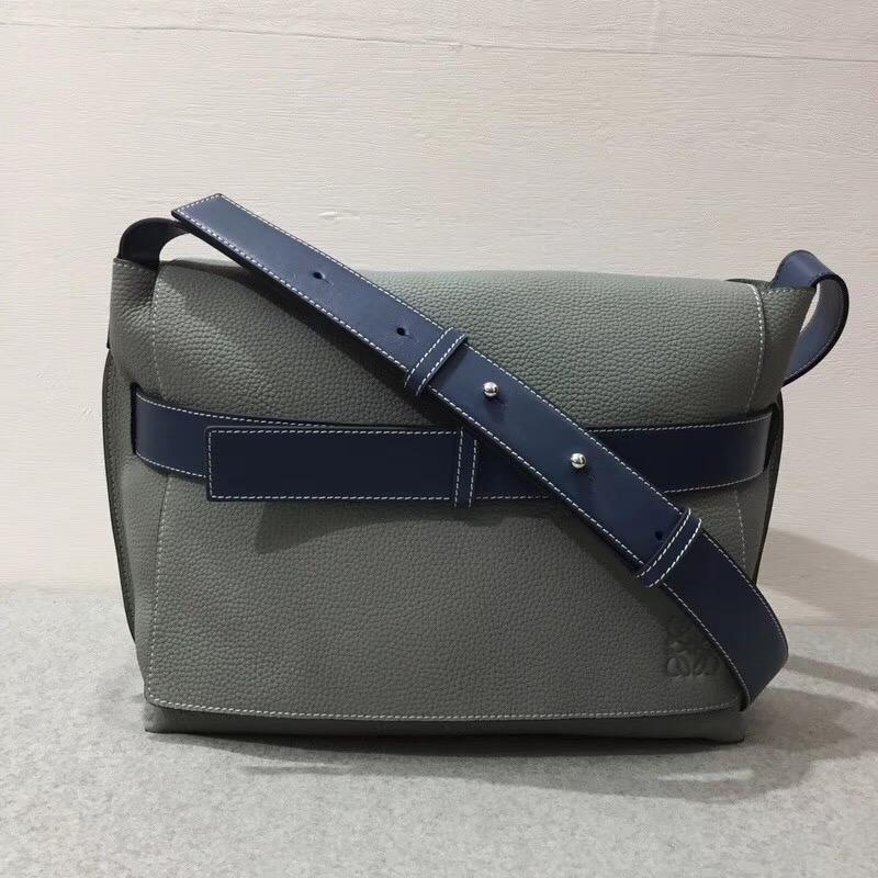 loewe 郵差包Military Messenger Small BagAnagram壓花圖案