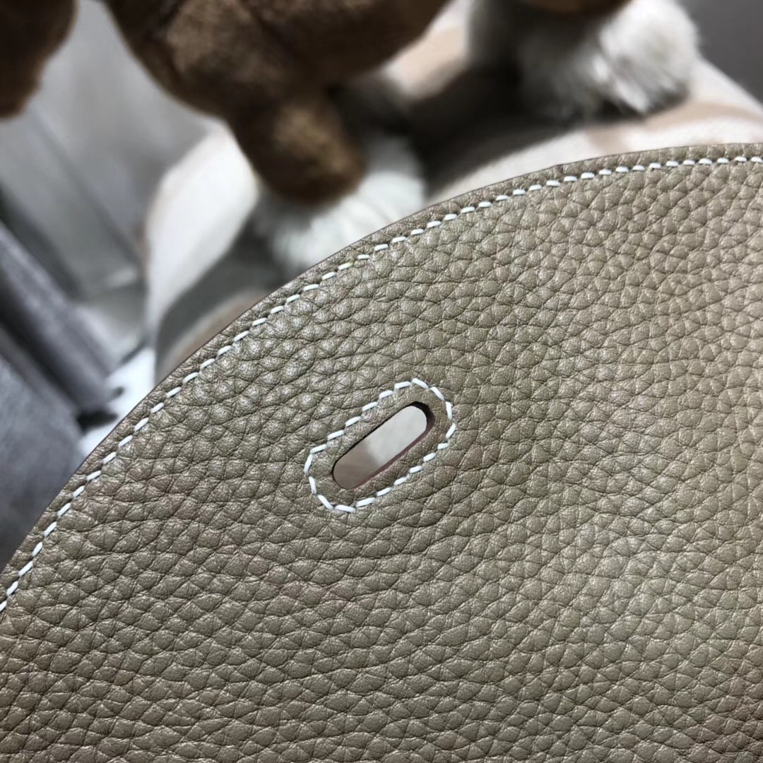 Hermes最具名媛風範的包袋 Lindy bag 30cm Togo CK18 Etoupe大象灰金扣金屬
