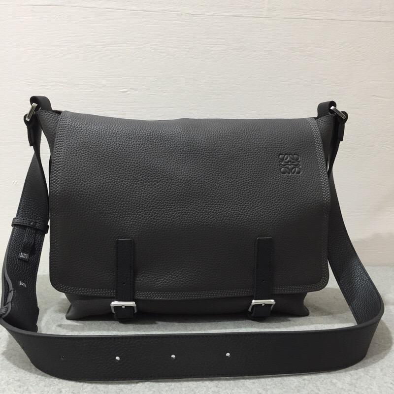 Loewe Military Messenger Bag 黑色柔軟粒面小牛皮經典郵差包