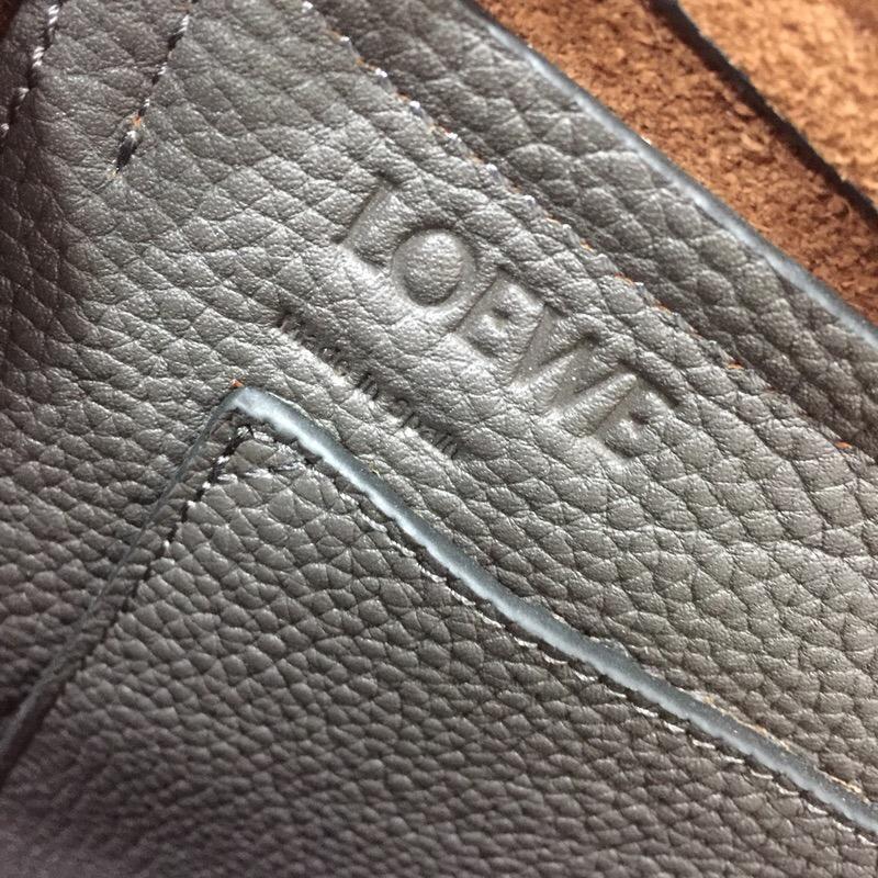 Loewe Military Messenger Bag 黑色柔軟粒面小牛皮經典郵差包