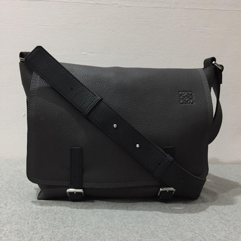 Loewe Military Messenger Bag 黑色柔軟粒面小牛皮經典郵差包