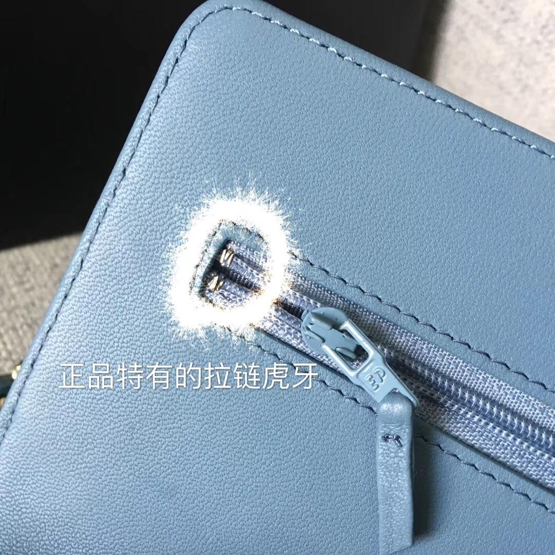 小香2018年款的新woc 鏈條小包 發財包 霧霾藍羊皮革與全鋼金色金屬