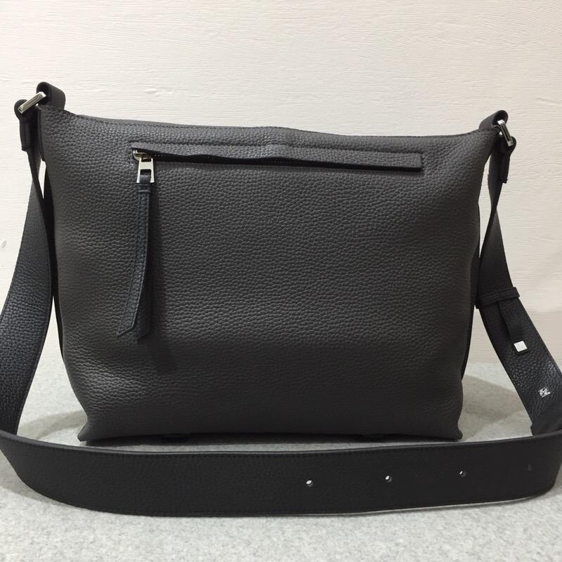 Loewe Military Messenger Bag 黑色柔軟粒面小牛皮經典郵差包