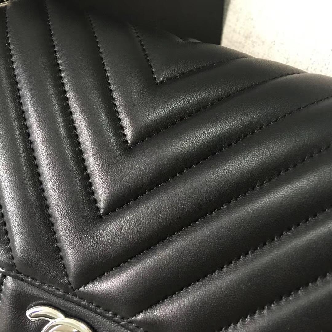 小香經典口蓋包Classic Flap Bag 原廠羊皮黑色 V形縫線 銀色金屬鏈條