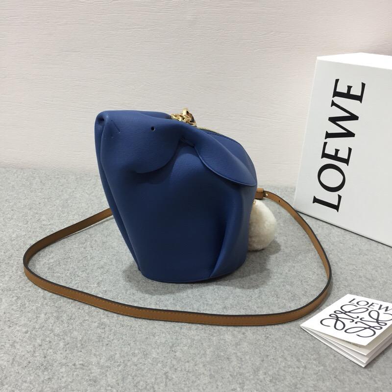 loewe迷妳斜挎包 Bunny Mini Bag Varsity Blue/Pecan Color 兔子造型絨球尾巴