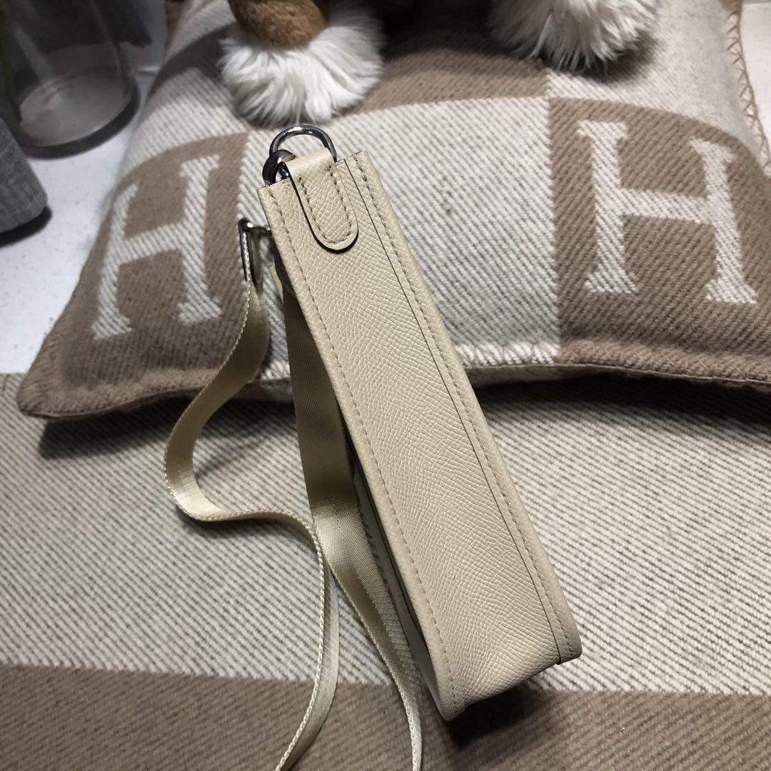 Hermes 伊芙琳Eveylne Mini Epsom 風衣灰 S2 Trench 灰中帶白的顏色