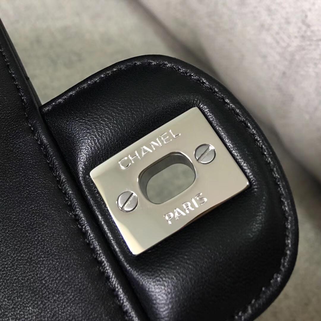 小香經典口蓋包Classic Flap Bag 原廠羊皮黑色 V形縫線 銀色金屬鏈條