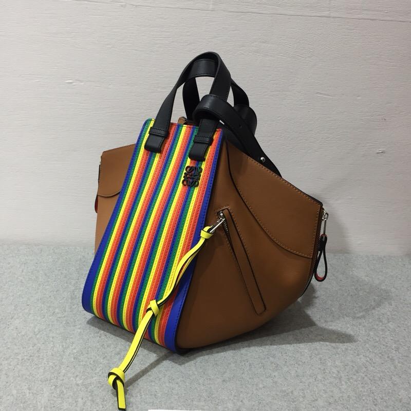 羅意威包包香港官網Loewe Hammock Rainbow Medium Bag Multicolor/Tan