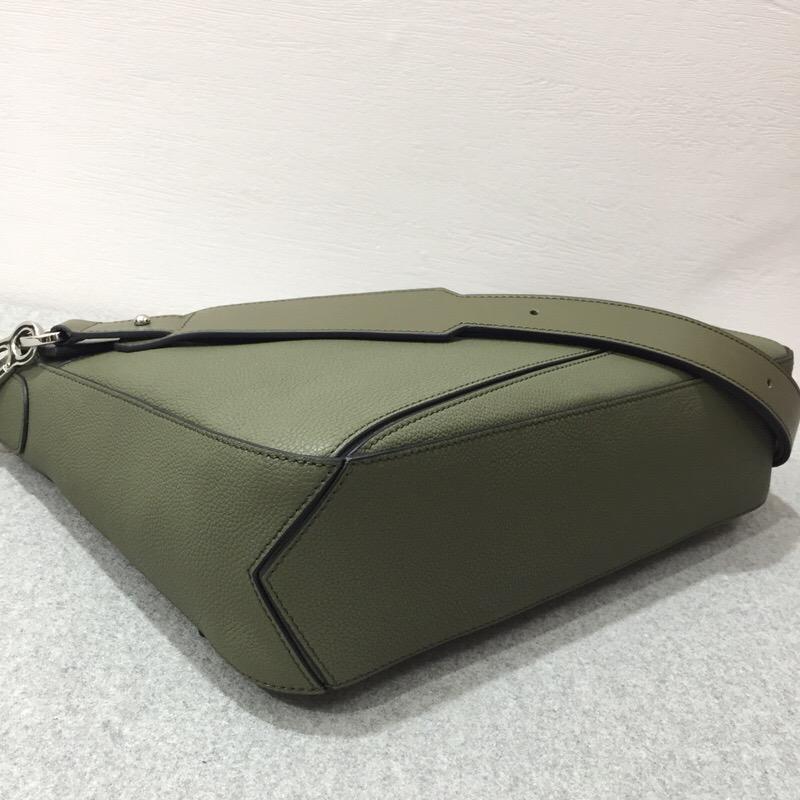 Loewe Puzzle Messenger Bag Khaki Green 粒面小牛皮郵差包