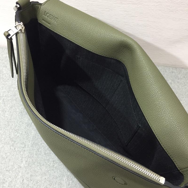 Loewe Puzzle Messenger Bag Khaki Green 粒面小牛皮郵差包