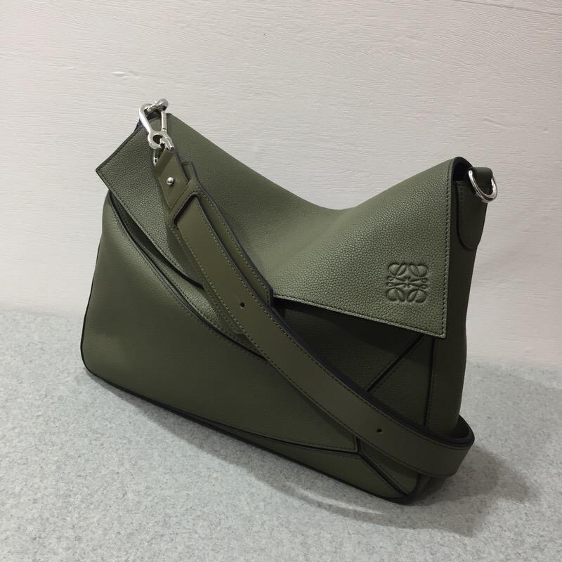 Loewe Puzzle Messenger Bag Khaki Green 粒面小牛皮郵差包