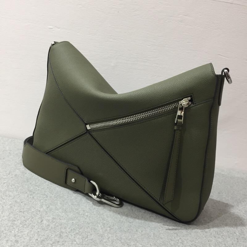 Loewe Puzzle Messenger Bag Khaki Green 粒面小牛皮郵差包