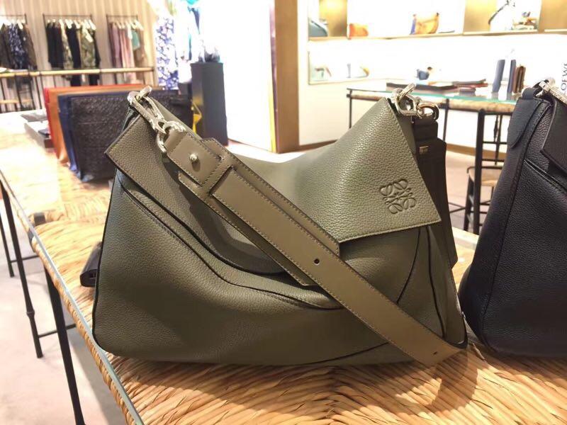 Loewe Puzzle Messenger Bag Khaki Green 粒面小牛皮郵差包