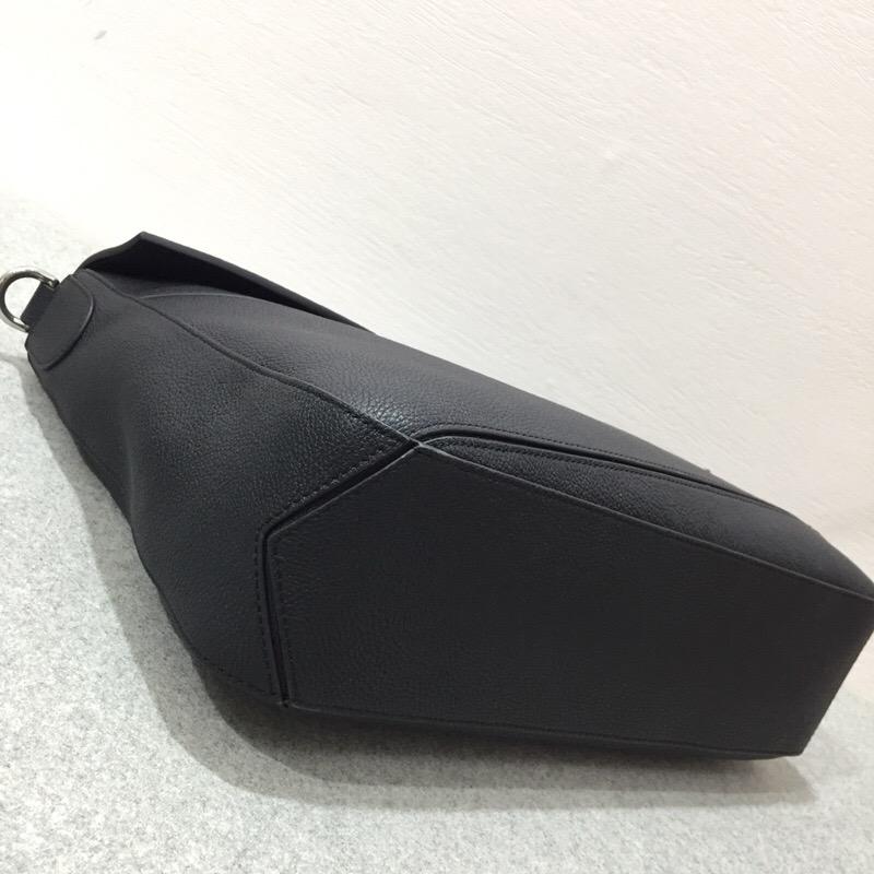 Loewe Puzzle Messenger Bag 黑色 立方體造型獨特創新郵差包