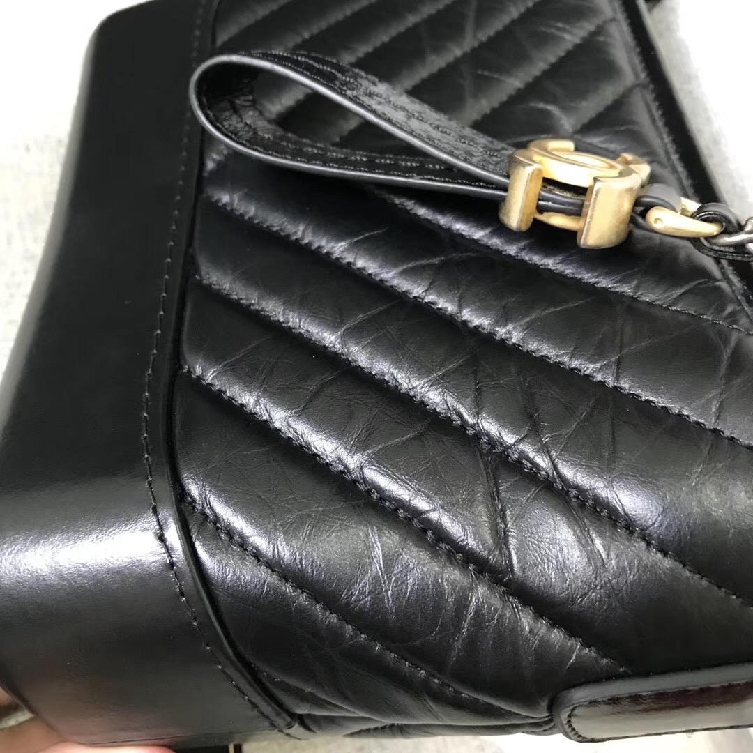 香奈兒流浪包 小號gabrielle hobo bag 黑色V型車縫線復古小牛皮、銀色與金色金屬