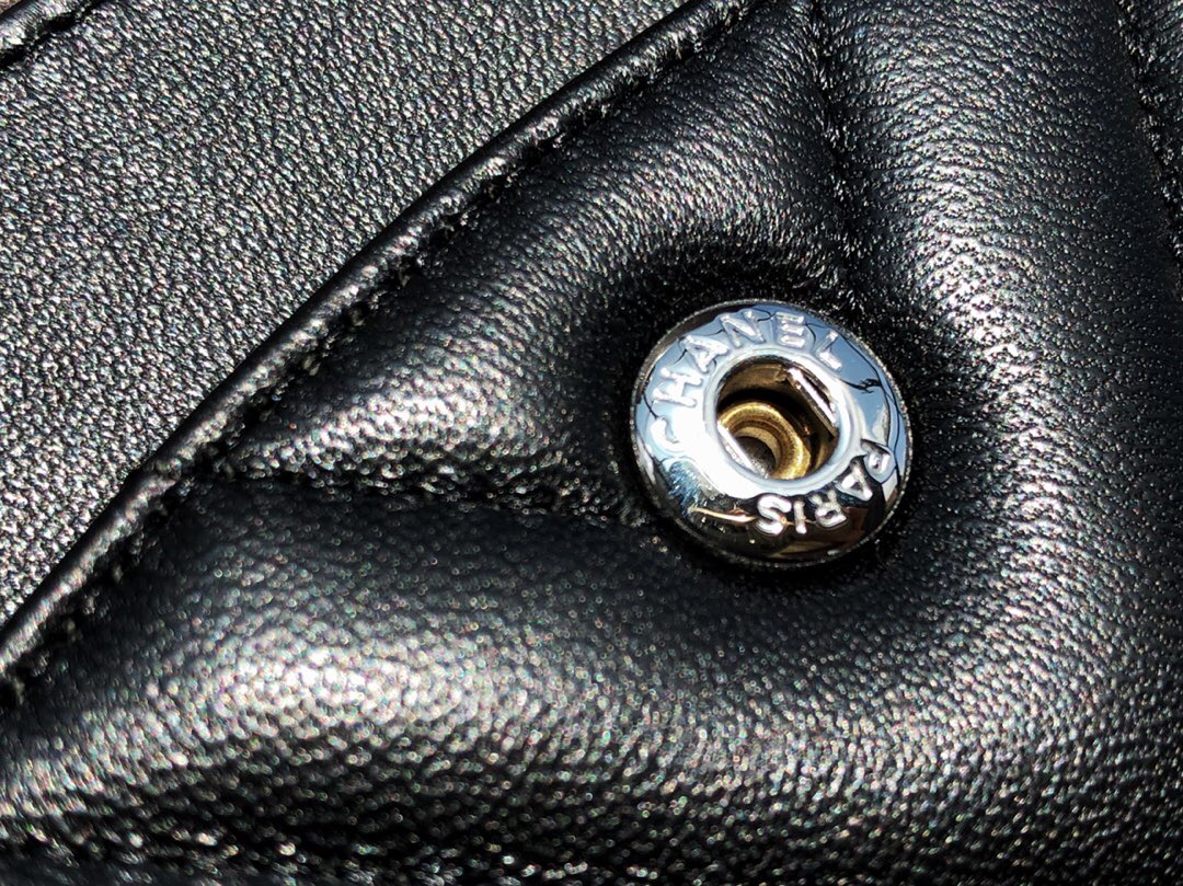 香奈兒Classic Flap Bag 黑色小羊皮菱格鏈條經典口蓋包 V型車縫線 银色金屬
