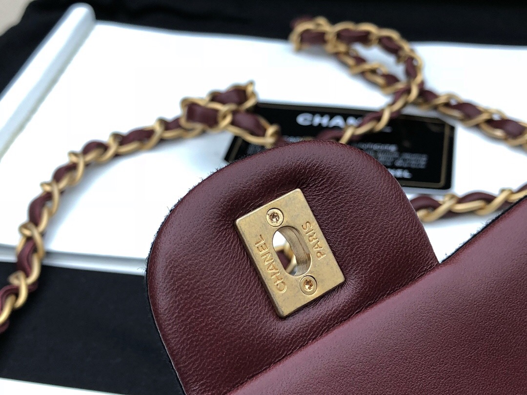 香奈兒 MINI Classic Flap Bag 口蓋包 黑色羊毛 小羊皮、吊飾與金色金屬