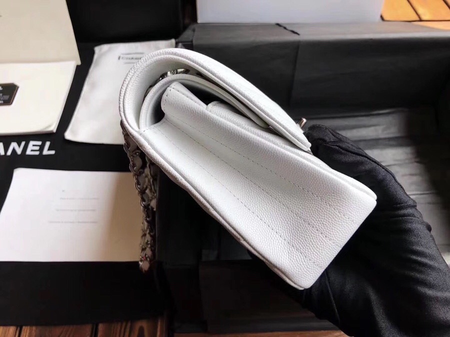小香Classic Flap Bag 小號純白色 小牛皮菱格鏈條經典口蓋包 V型車縫線
