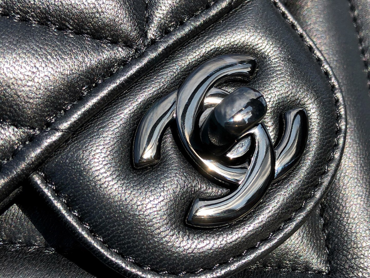 香奈兒Classic Flap Bag 黑色小羊皮菱格鏈條口蓋包 V型縫線 黑色金屬