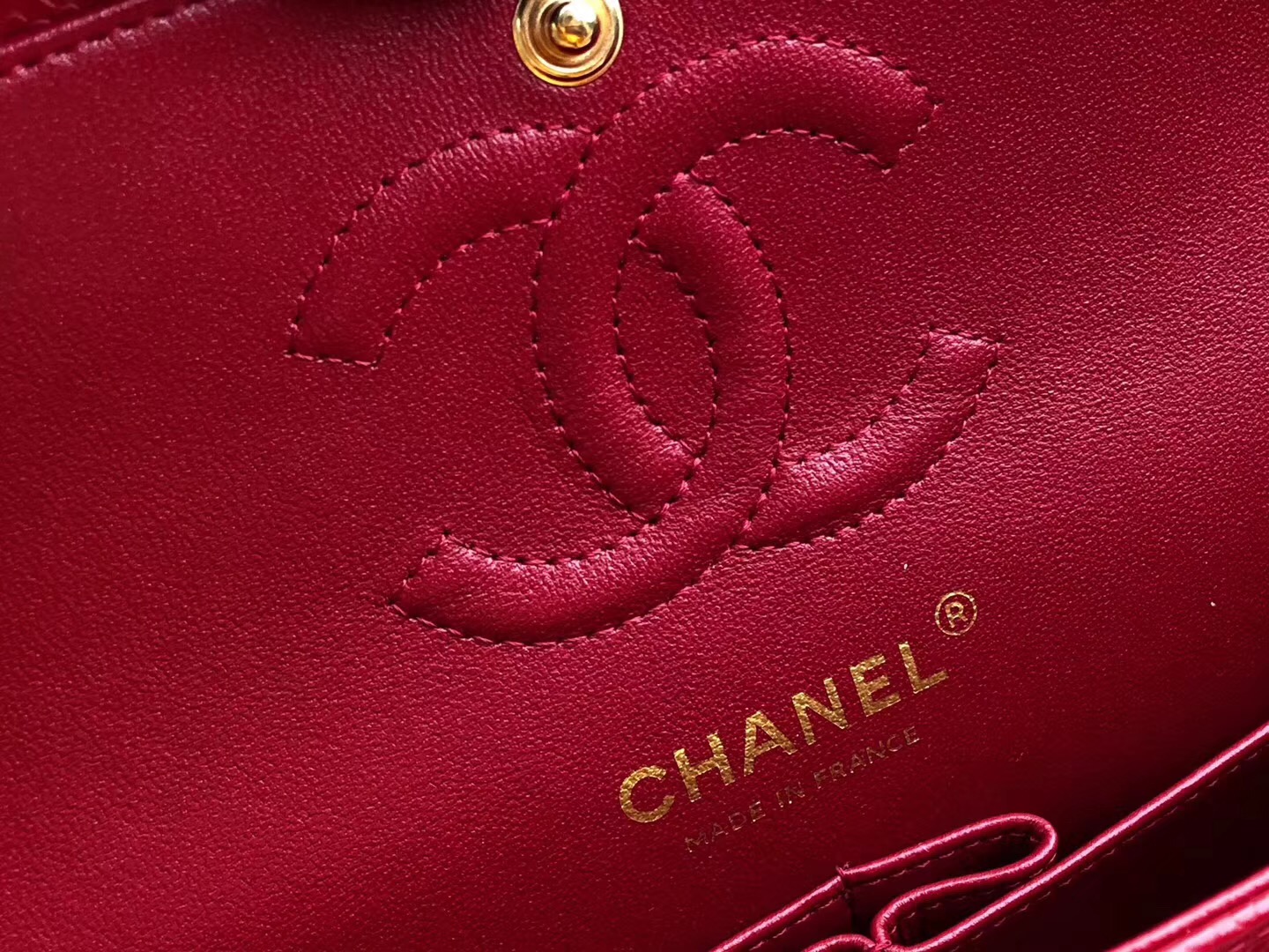 Chanel Classic Flap Bag 小號經典口蓋包 红色顆粒壓花小牛皮與金色金屬