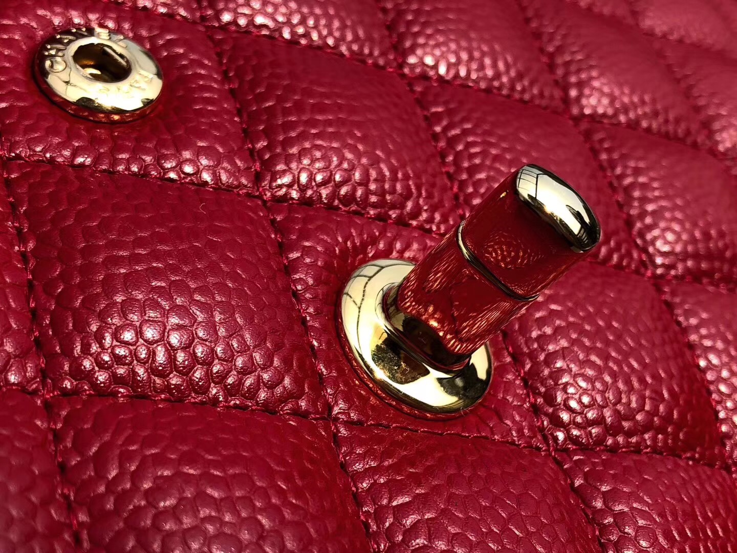 Chanel Classic Flap Bag 小號經典口蓋包 红色顆粒壓花小牛皮與金色金屬