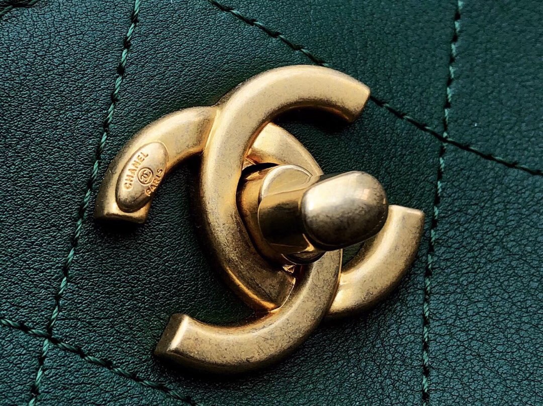 香奈兒Chanel 嬉皮包 绿色小牛皮、羅緞與金色金屬