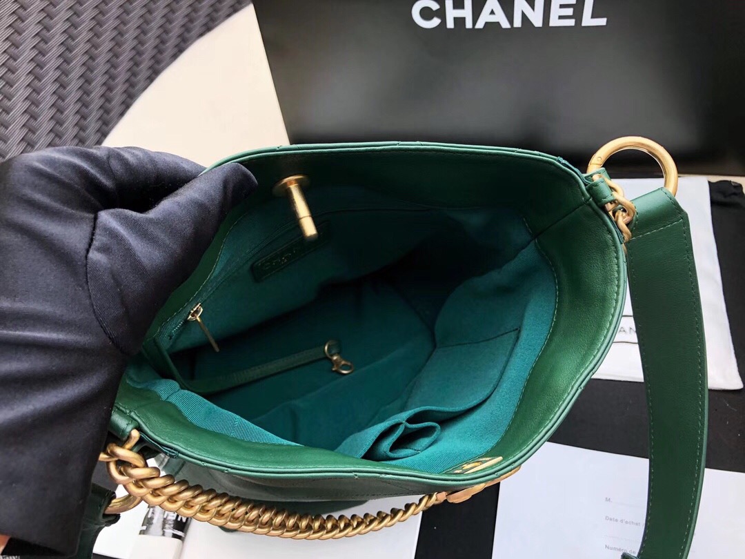 香奈兒Chanel 嬉皮包 绿色小牛皮、羅緞與金色金屬