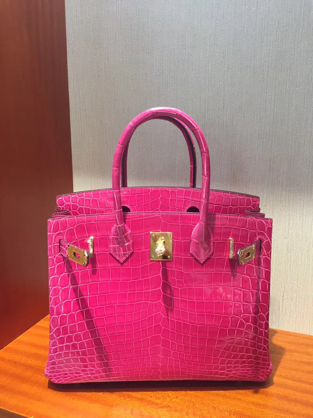 香港海港城專賣店 愛馬仕鉑金包 Hermes Birkin 25 Bag亮面兩點鱷魚皮 5J桃粉色