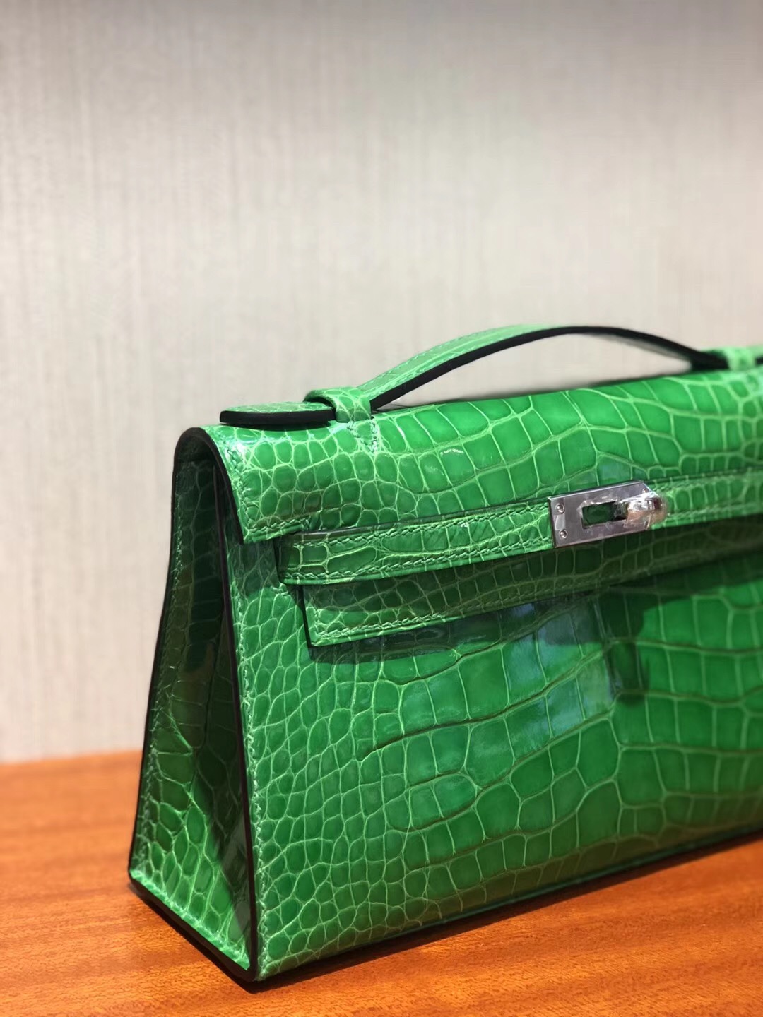 Hermes Mini Kelly 22cm pochette 1L仙人掌綠 亮面方塊鱷魚皮革 銀扣金屬