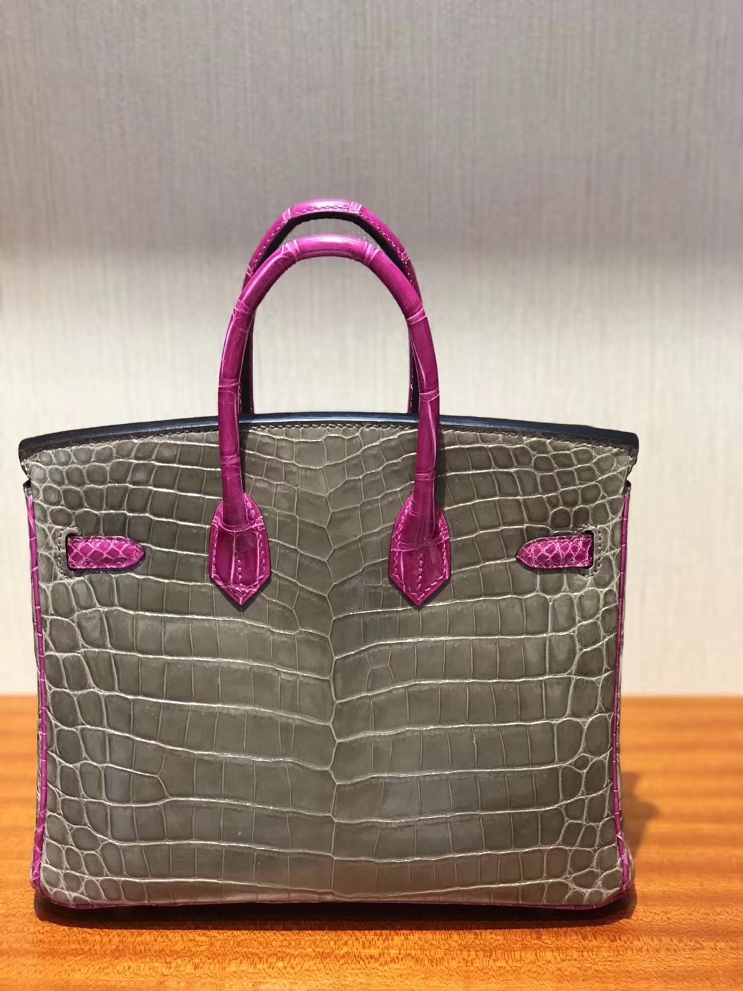 愛馬仕鱷魚皮鉑金包Hermes Birkin 25亮面兩點鱷魚皮 CK81斑鳩灰/J5天方夜譚粉紫