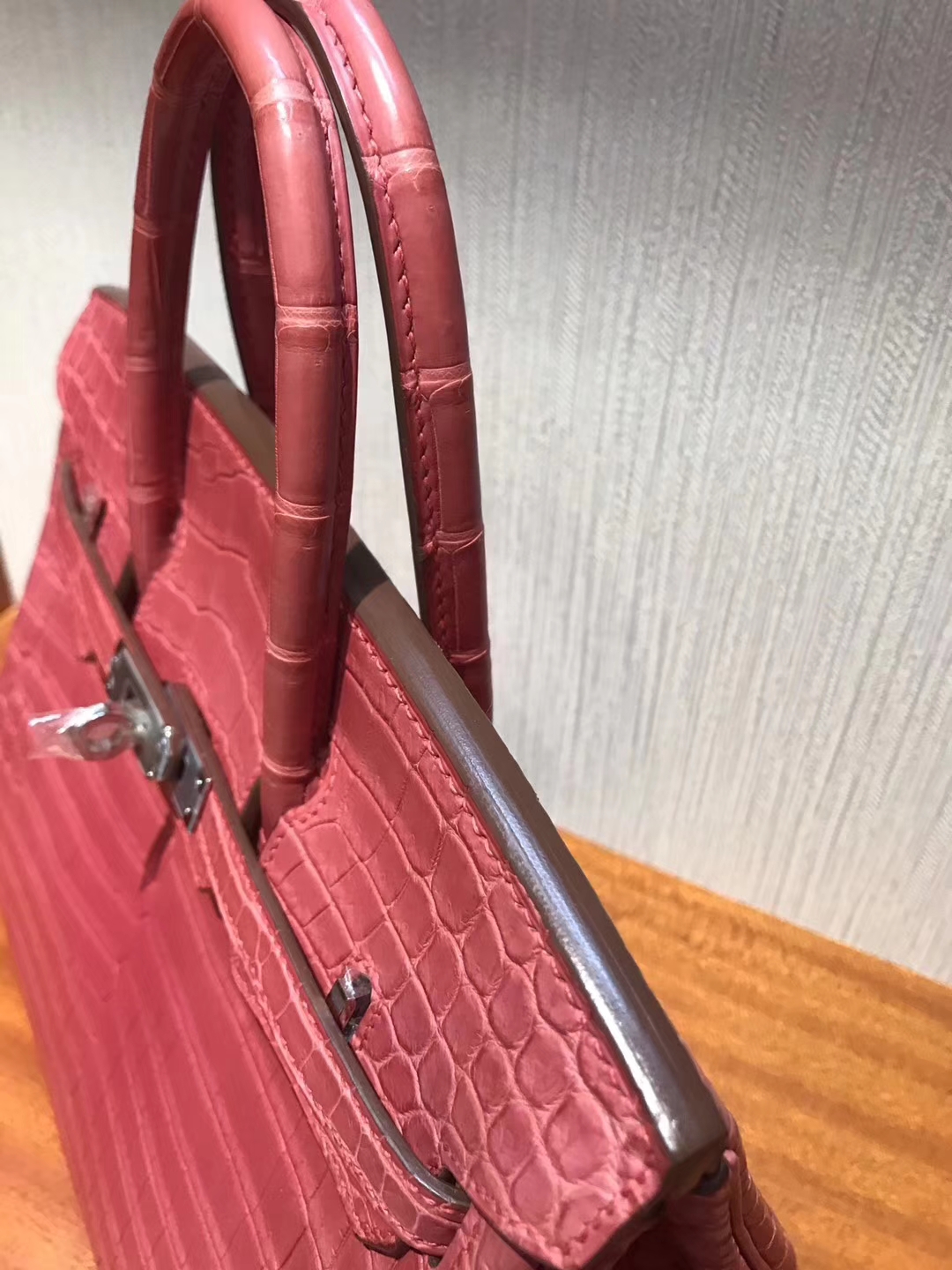 Avenue阿聯酋阿布紮比專賣店Hermes Birkin 25霧面兩點鱷魚皮 A5杜鵑紅