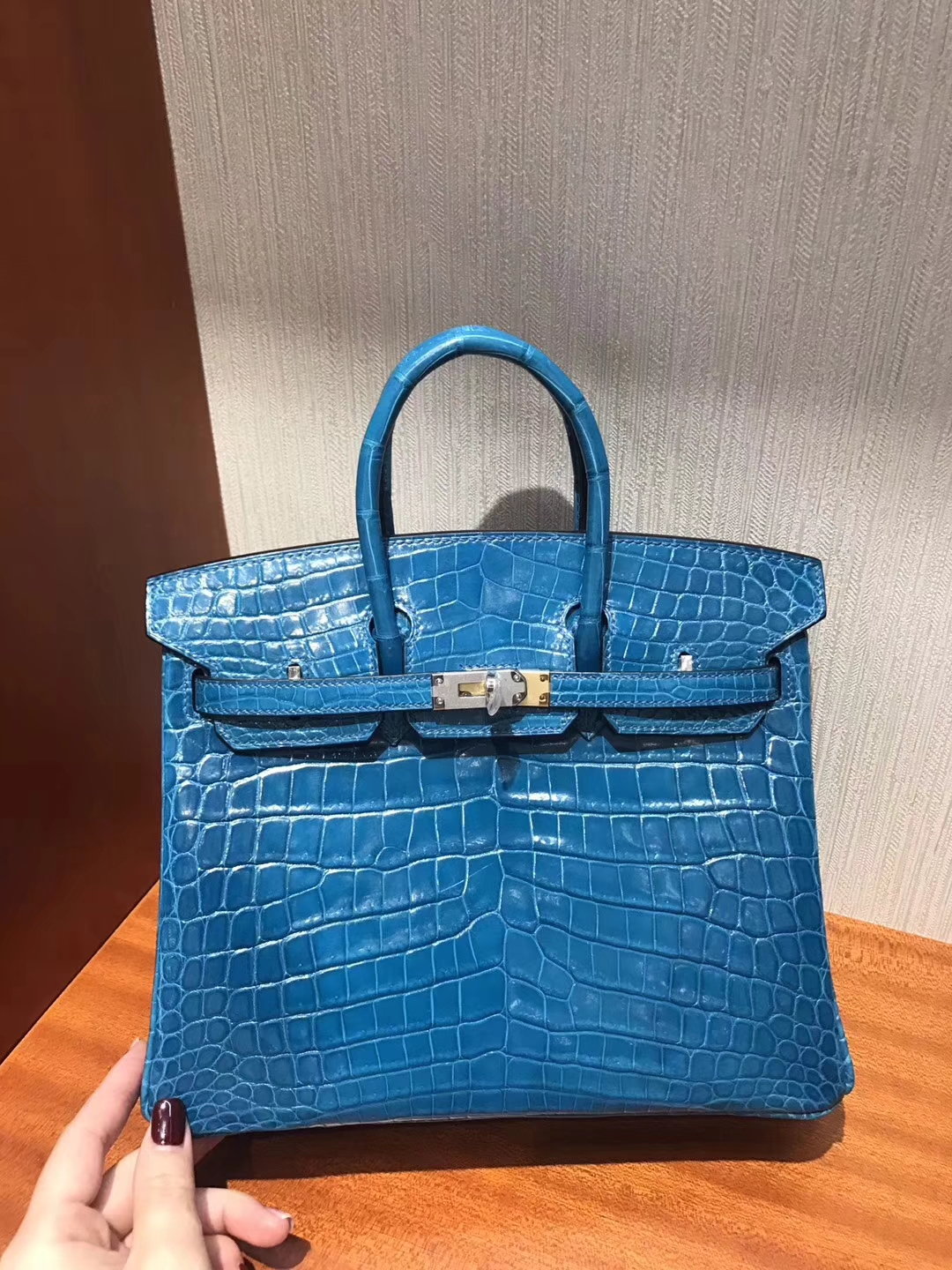 澳大利亞黃金海岸專賣店Hermes Birkin 25 Bag亮面兩點鱷魚皮 7W伊茲密爾藍