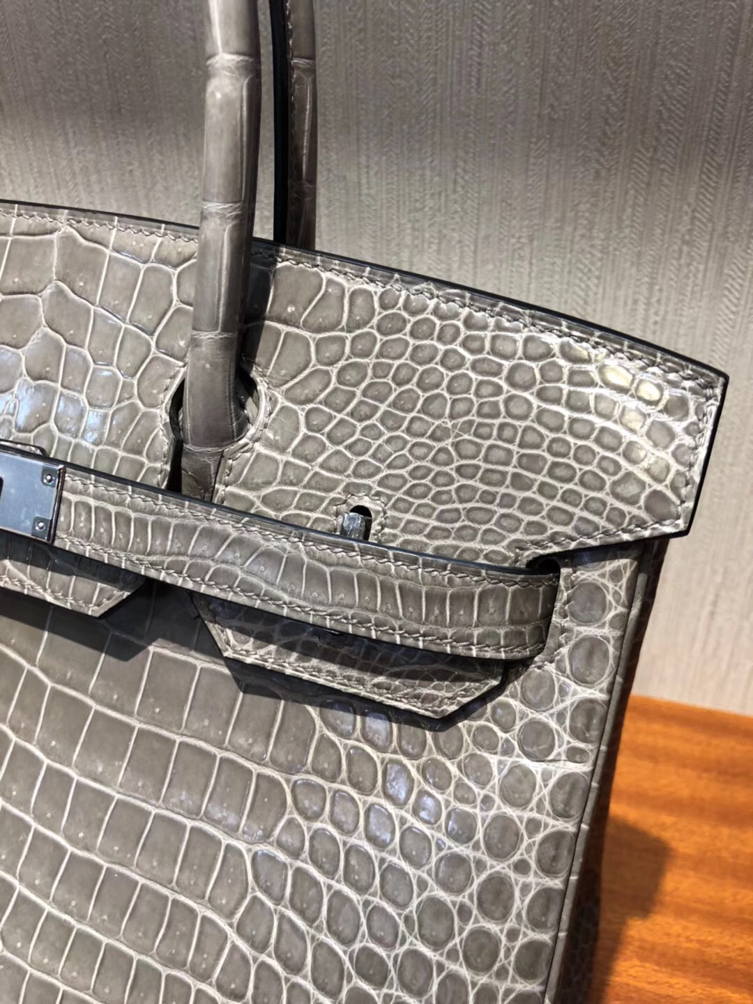 臺南新天地新光三越專賣店Hermes Birkin Bag 30亮面倒V澳洲灣鱷CK81斑鳩灰