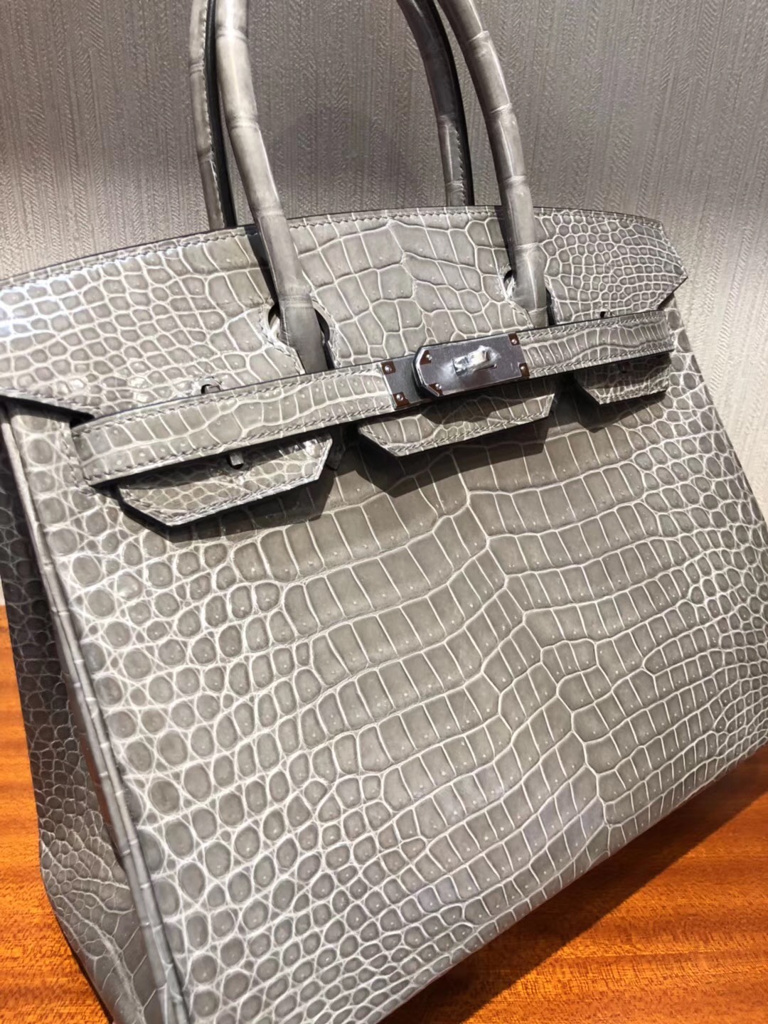 臺南新天地新光三越專賣店Hermes Birkin Bag 30亮面倒V澳洲灣鱷CK81斑鳩灰